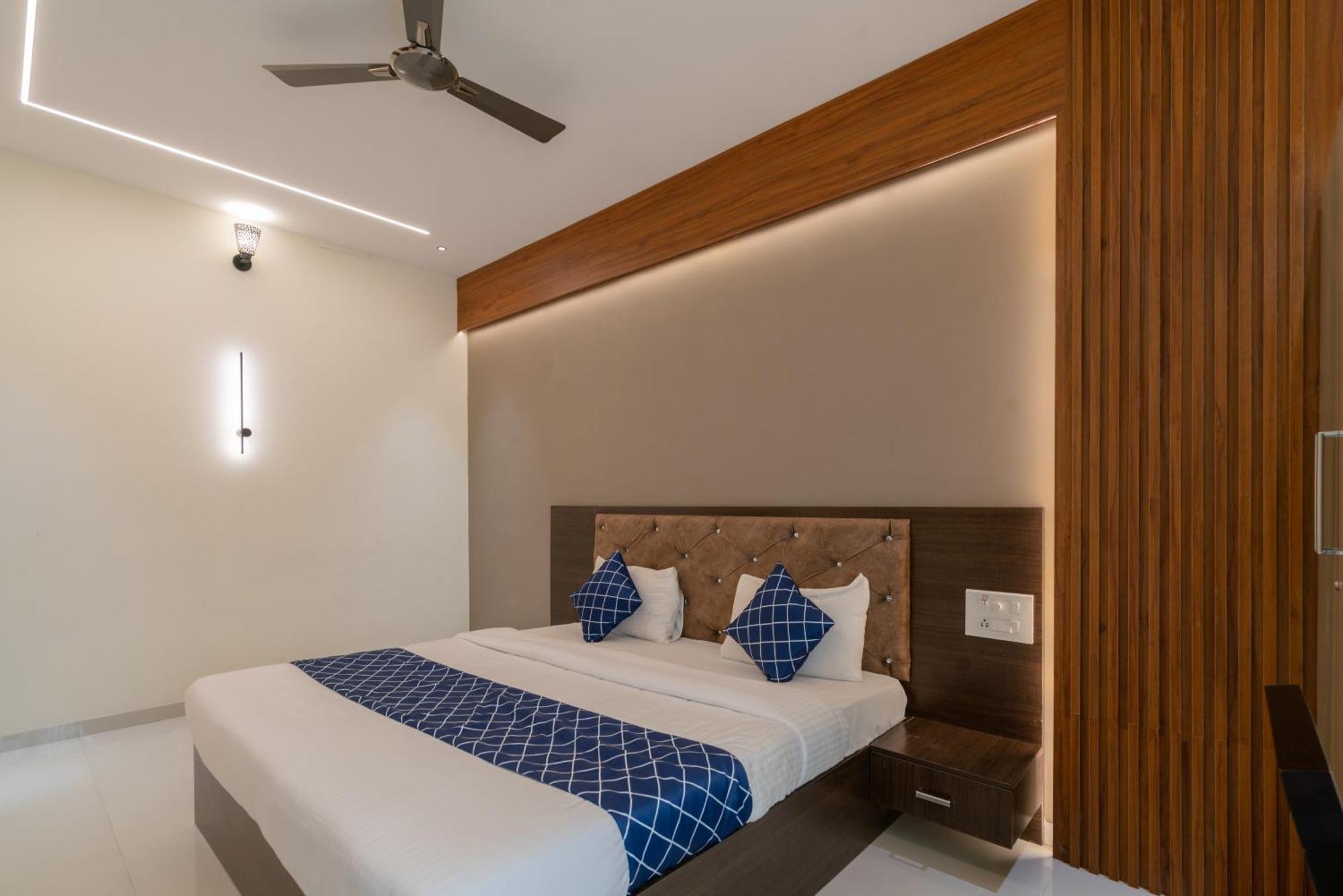 The Surrya Max Residency Bed & Breakfast Pollachi Exterior photo