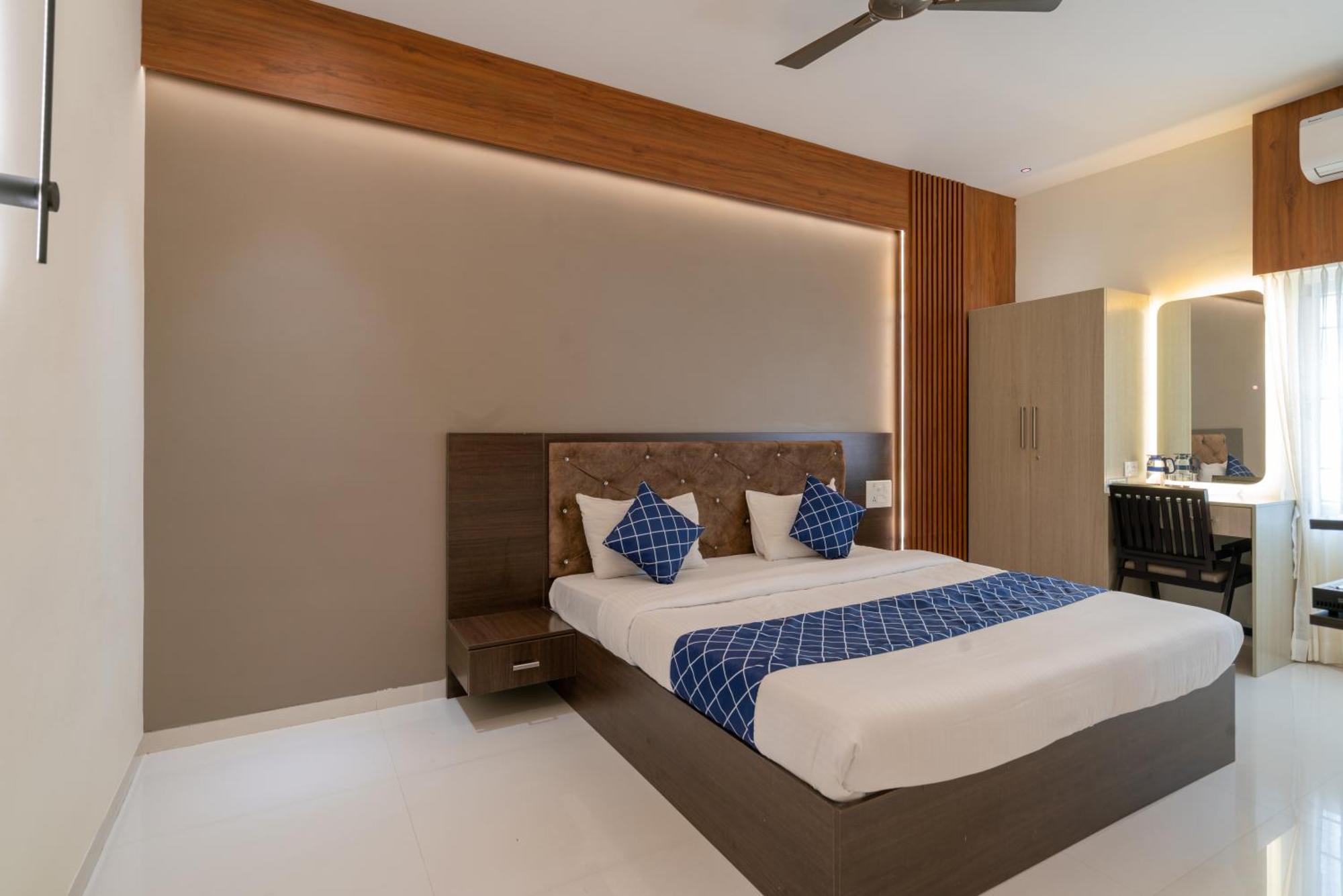 The Surrya Max Residency Bed & Breakfast Pollachi Exterior photo