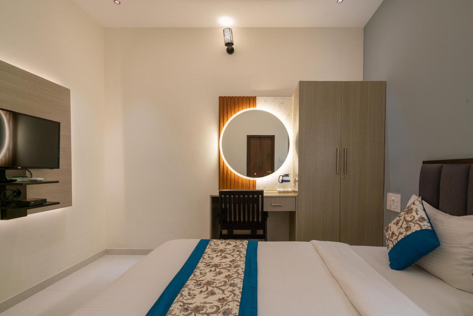 The Surrya Max Residency Bed & Breakfast Pollachi Exterior photo